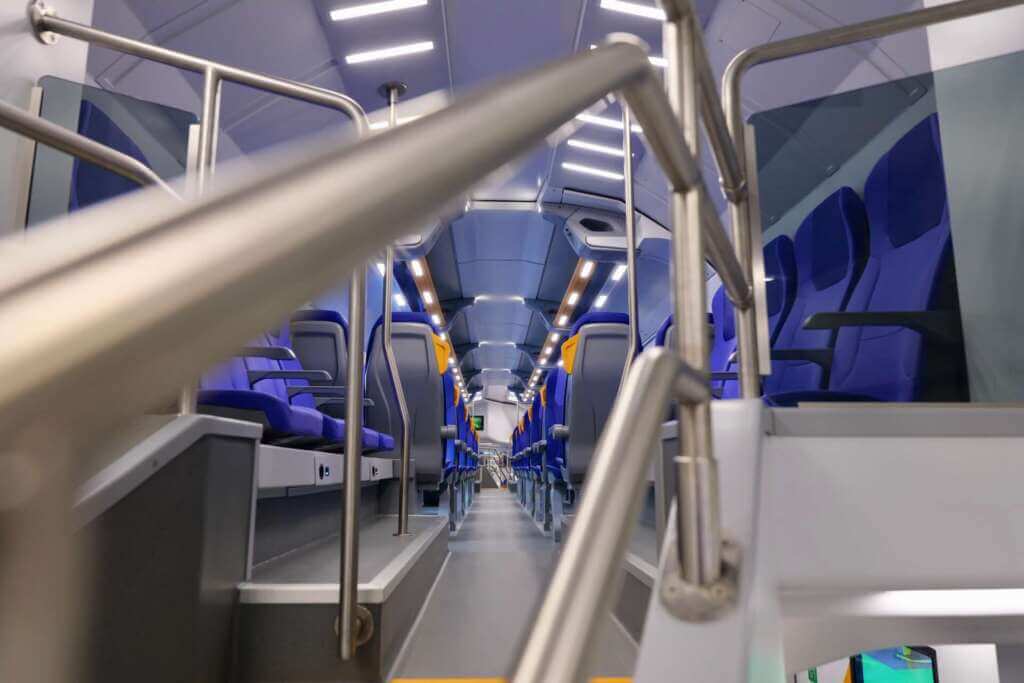 Trenitalia, presentati due nuovi treni elettrici a doppio piano a Bari e raddoppiato l’Apulia Express – VIDEO Trenitalia, presentati due nuovi treni elettrici a doppio piano a Bari e raddoppiato l’Apulia Express – VIDEO