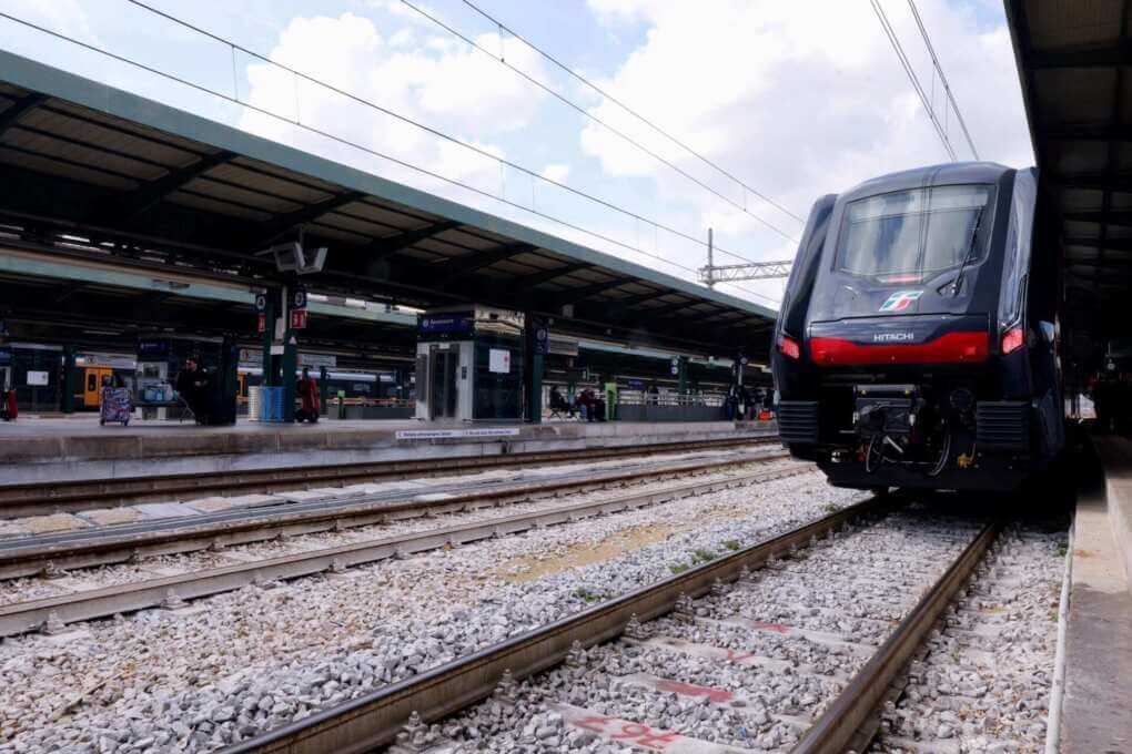 Frana di Petacciato, 37 treni cancellati sul versante Nord-Sud. A Bari saltano solo 4 corse Frana di Petacciato, 37 treni cancellati sul versante Nord-Sud. A Bari saltano solo 4 corse