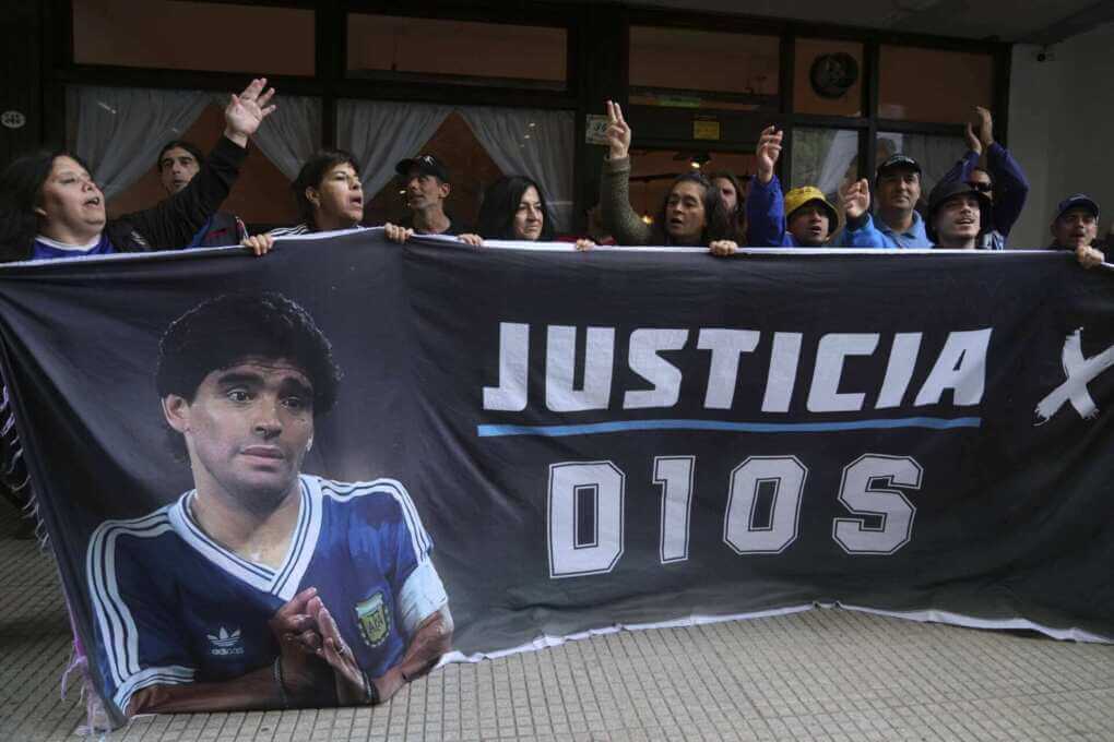 Maradona, 7 tra infermieri e medici a processo per negligenza nelle cure Maradona, 7 tra infermieri e medici a processo per negligenza nelle cure