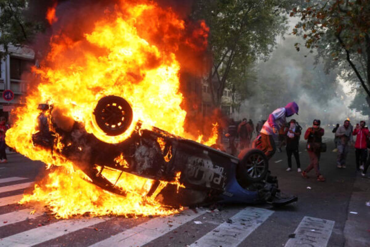 Argentina, proteste per le politiche di governo: scontri a Buenos Aires, 31 arresti. Feriti in 6 Argentina, proteste per le politiche di governo: scontri a Buenos Aires, 31 arresti. Feriti in 6