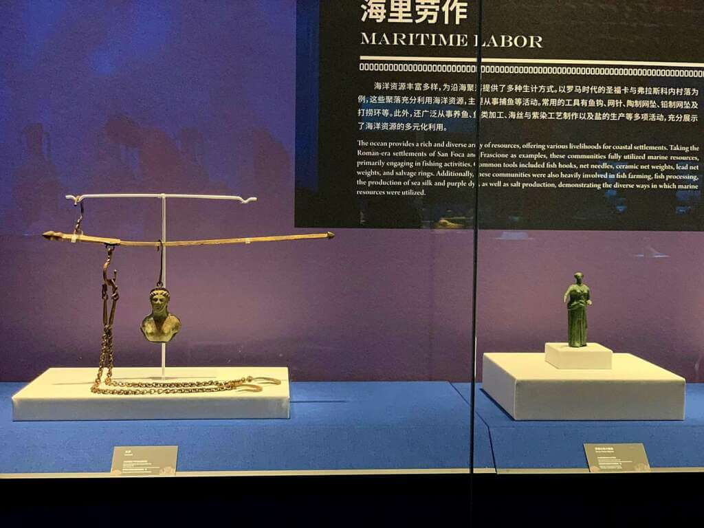 Tesori di Egnazia “in prestito”: reperti archeologici in mostra nel Museo del Mar Cinese Meridionale – FOTO