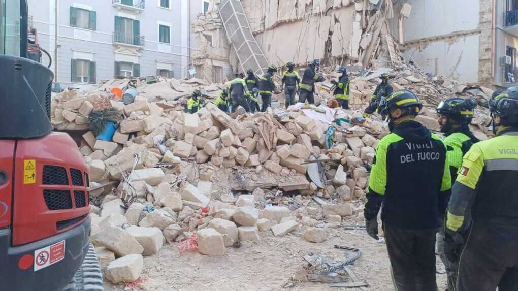 Palazzina crollata a Bari, indaga la Procura: era stata sgomberata a febbraio dell’anno scorso Palazzina crollata a Bari, indaga la Procura: era stata sgomberata a febbraio dell’anno scorso