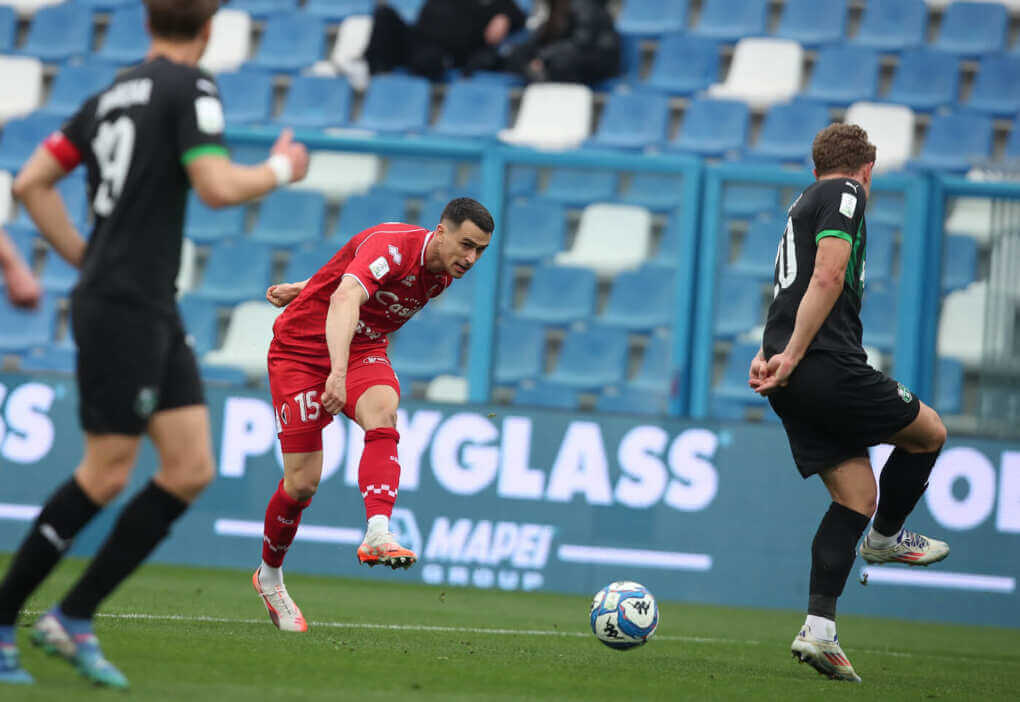 Serie B, il Bari sfiora il colpaccio a Reggio Emilia: Lasagna illude, il Sassuolo pareggia