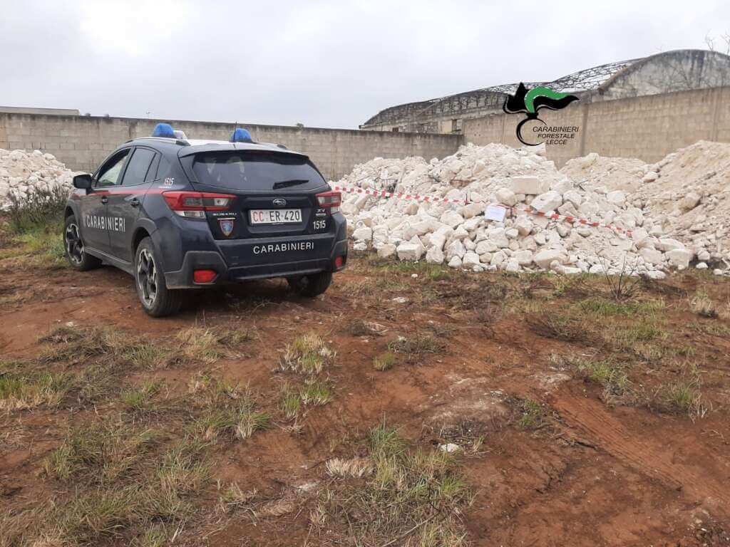Galleria foto 'Soleto, scarti edili ammassati nella zona industriale: sigilli a un’area di 500 metri quadrati' - foto 1