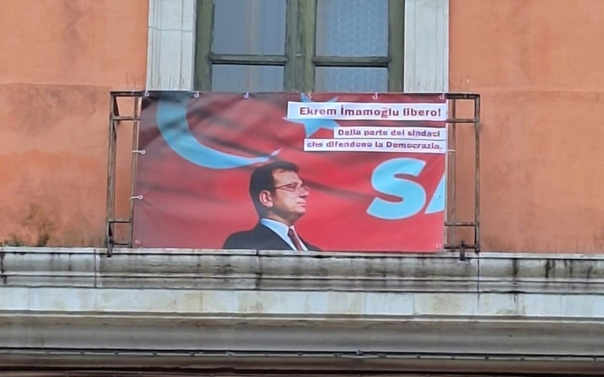 Arrestato il sindaco di Istanbul, Bari sta con Ekrem Imamoglu: «Dalla parte di chi difende la democrazia»