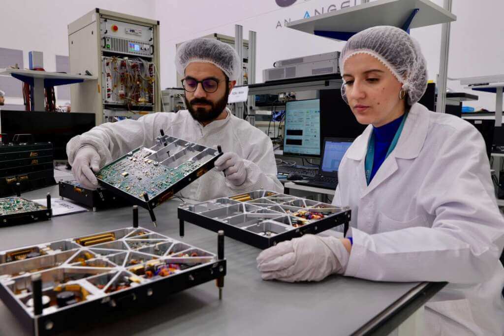 Mola di Bari, lo spazio italiano parla pugliese: Sitael inaugura la Factory 4.0 con il ministro Urso – VIDEO Mola di Bari, lo spazio italiano parla pugliese: Sitael inaugura la Factory 4.0 con il ministro Urso – VIDEO
