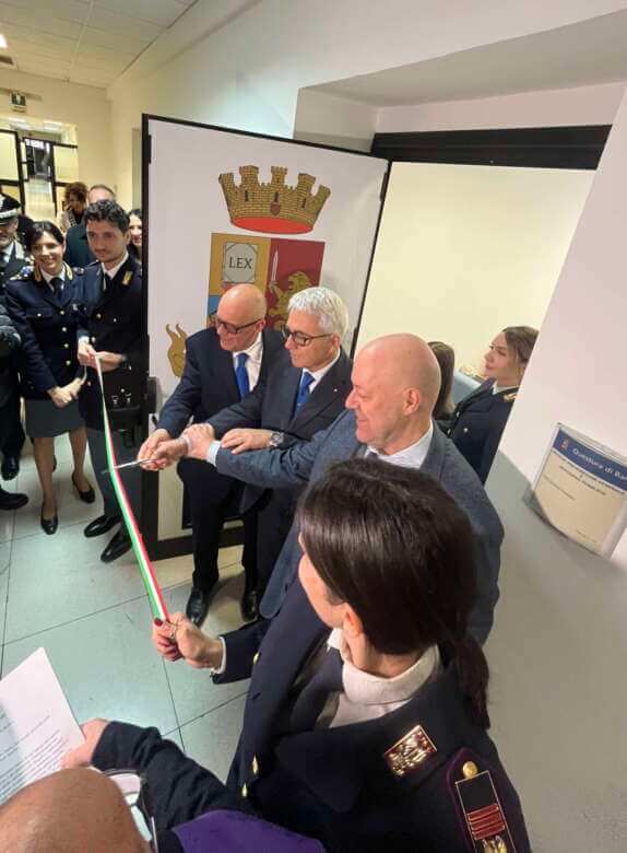 Bari, in Questura una stanza di ascolto riservato: è dedicata alle vittime di violenza di genere – FOTO
