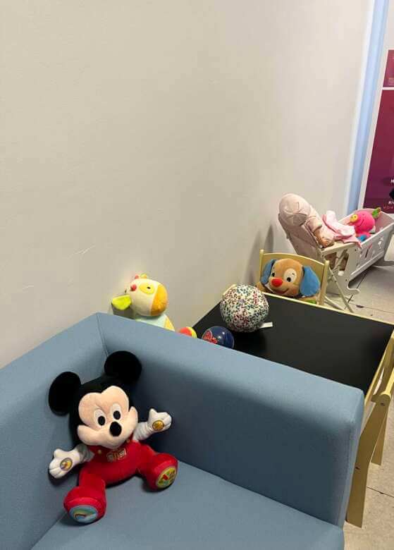 Bari, in Questura una stanza di ascolto riservato: è dedicata alle vittime di violenza di genere – FOTO