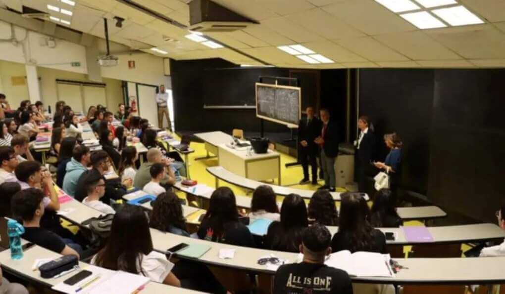 Università, niente test d’ingresso a Medicina: la selezione avverrà dopo il primo semestre