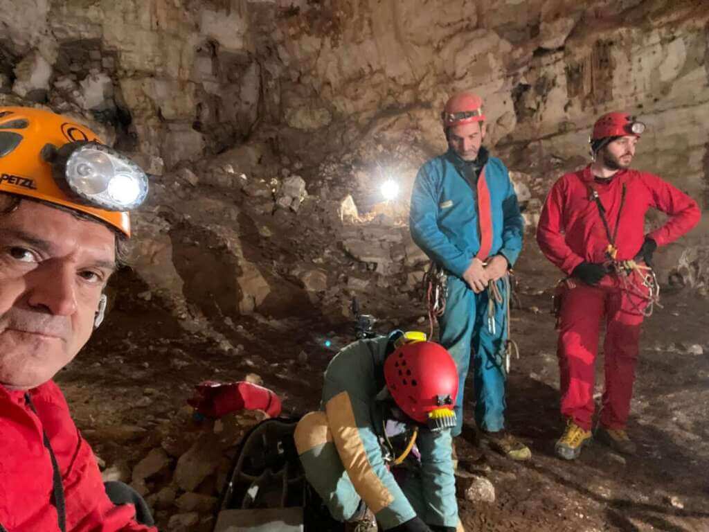Fasano, teschio nella “Grave degli appestati”: «È di un uomo del 1690». Si indaga sulla peste – FOTO Fasano, teschio nella “Grave degli appestati”: «È di un uomo del 1690». Si indaga sulla peste – FOTO