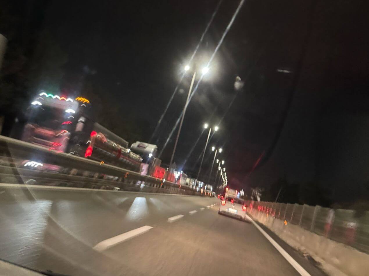 Bari, inseguimento lungo la Ss16: traffico in tilt, esplosi anche colpi di pistola Bari, inseguimento lungo la Ss16: traffico in tilt, esplosi anche colpi di pistola
