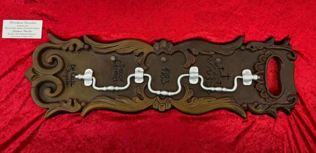 Mottola, pasticcere crea la troccola di cioccolato: «Un omaggio alla Settimana Santa tarantina» – FOTO