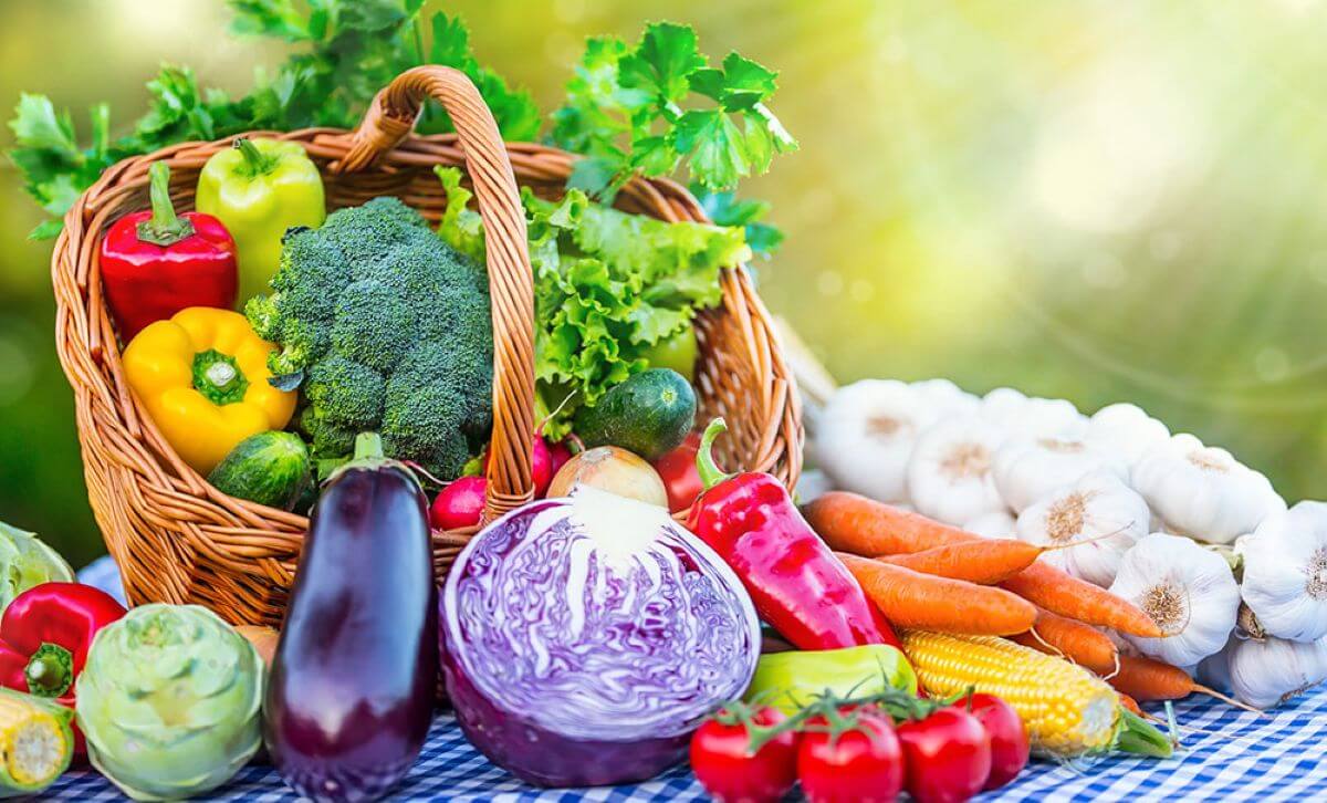 Trani, frutta e verdura a scuola si mangiano a occhi chiusi: il laboratorio promosso da Ladisa