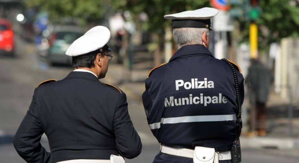 Bari, nove vigili pronti ad andare in tribunale. Le sigle: «I nostri legali a disposizione»