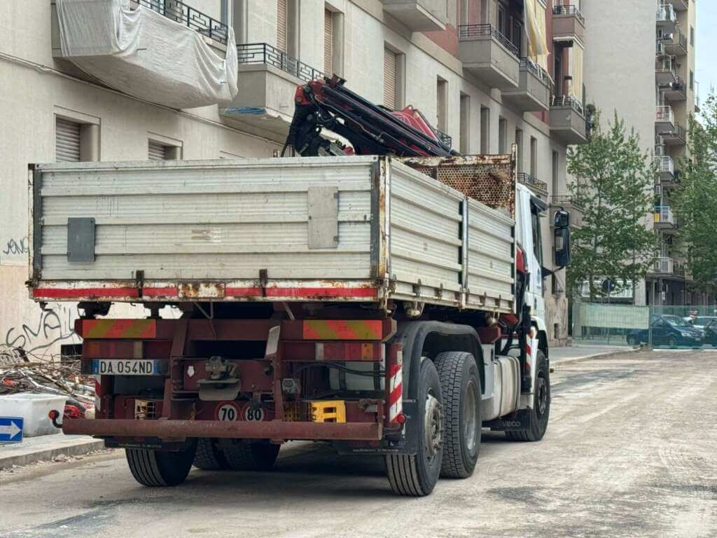 Palazzina crollata a Bari, al via il cantiere per la rimozione delle macerie in via De Amicis e via Pinto – FOTO Palazzina crollata a Bari, al via il cantiere per la rimozione delle macerie in via De Amicis e via Pinto – FOTO