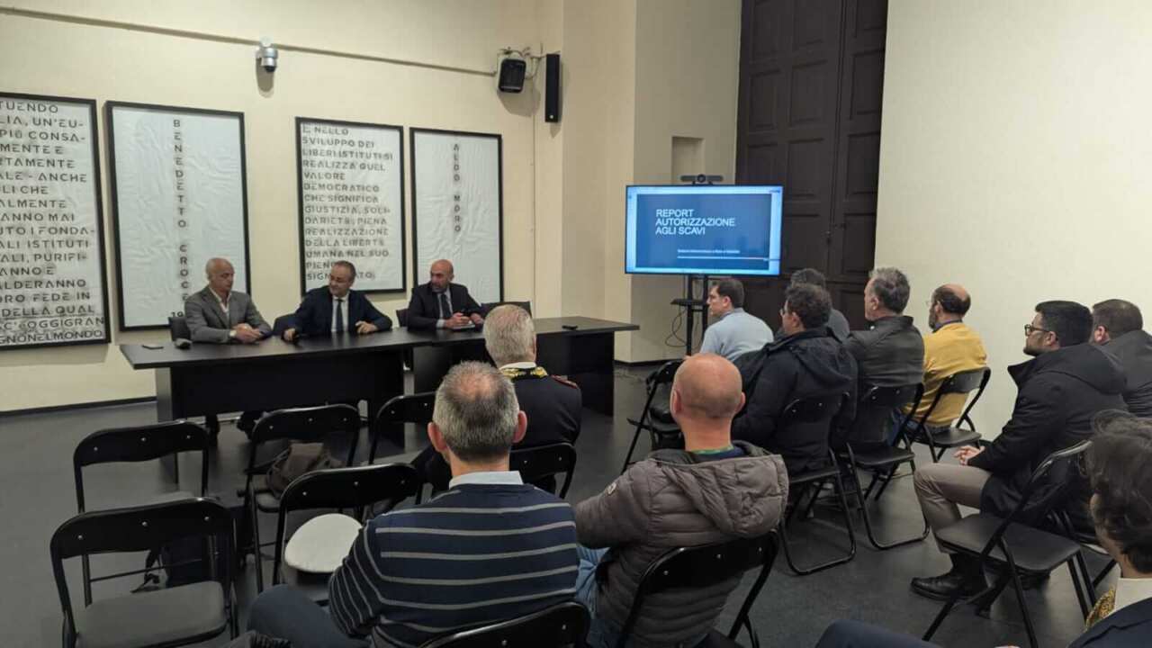 Troppi cantieri a Bari, il sindaco incontra le imprese: «Disagi intollerabili per i cittadini» Troppi cantieri a Bari, il sindaco incontra le imprese: «Disagi intollerabili per i cittadini»