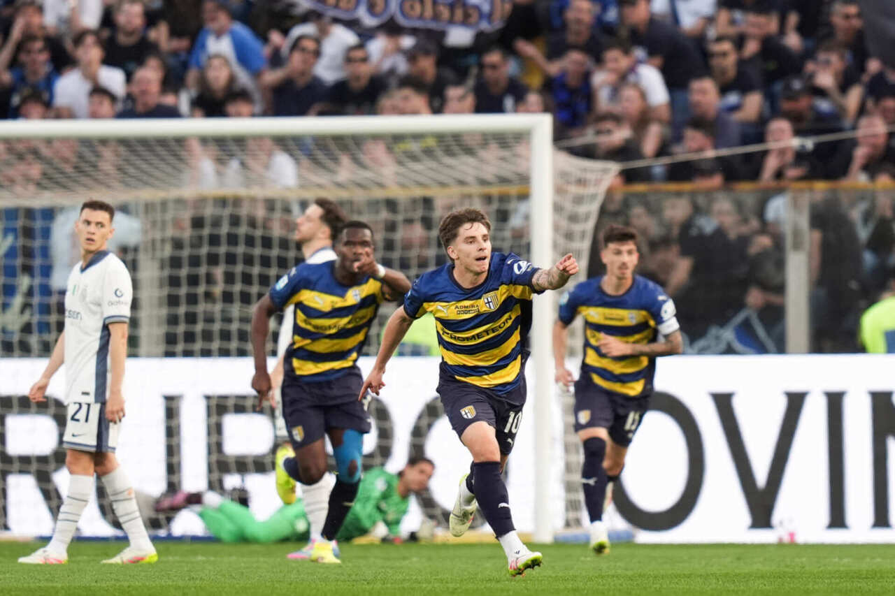 Serie A, Bernabè e Ondrejka la pareggiano in 10 minuti: Parma-Inter 2-2. L’ex Chivu sfiora il colpaccio