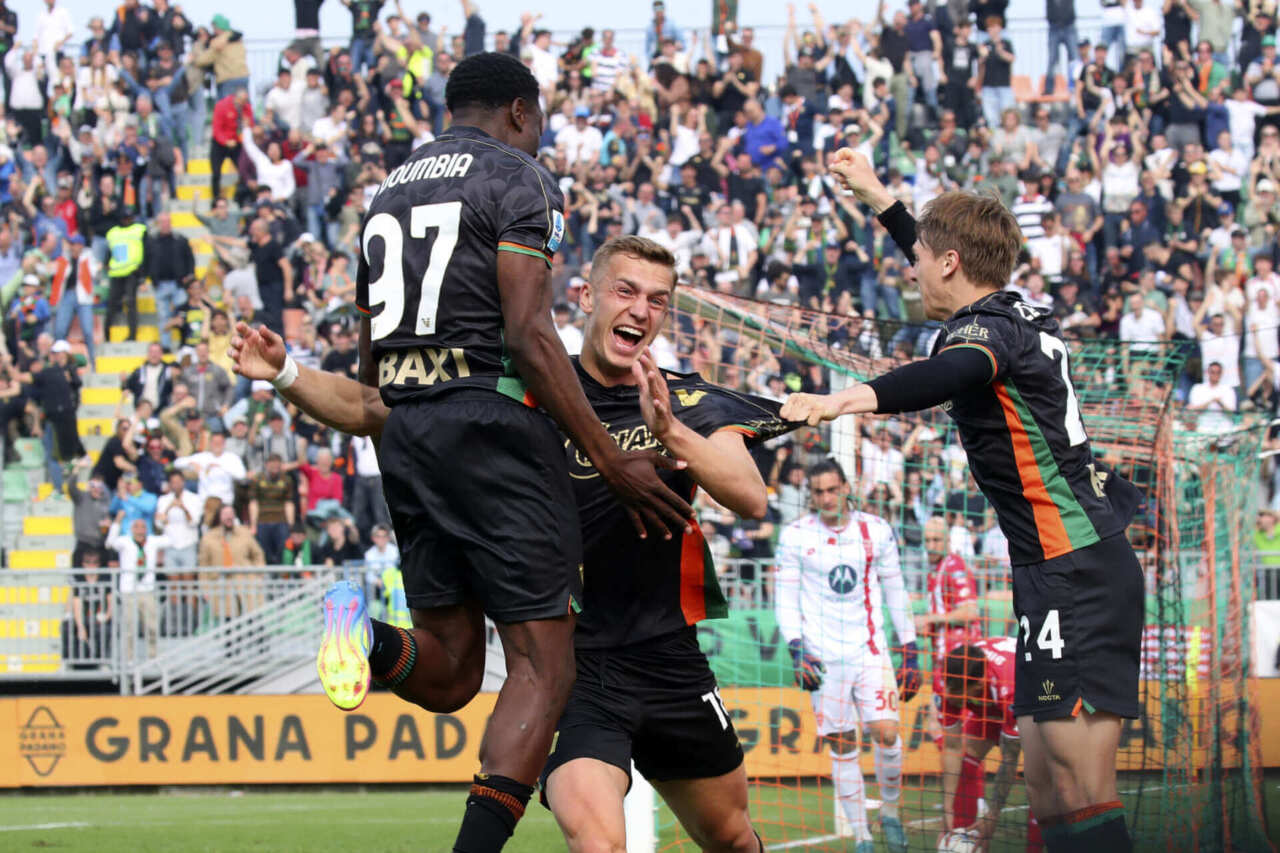 Serie A, la decide Fila sotto gli occhi dell’ex bomber Pohjanpalo sugli spalti: Venezia-Monza 1-0