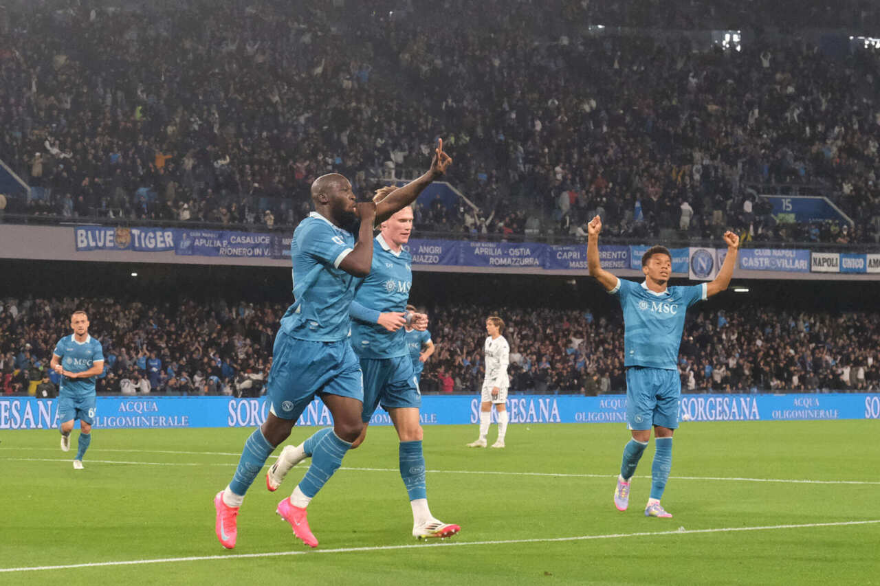 Serie A, con i gol di McTominay e Lukaku i partenopei tornano a -3 dall’Inter: Napoli-Empoli 3-0