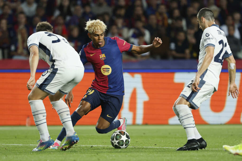 Champions League, match spettacolare con botta e risposta al Montjuic: Barcellona-Inter 3-3 Champions League, match spettacolare con botta e risposta al Montjuic: Barcellona-Inter 3-3
