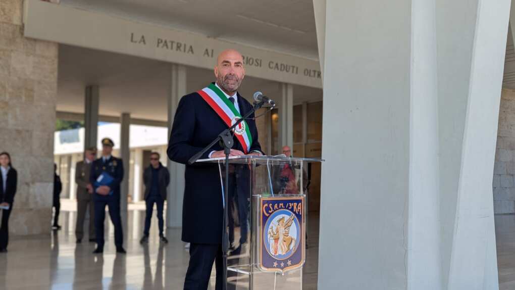 80 anni di libertà, al Sacrario di Bari il sindaco Leccese: «Festa di pace nelle parole di papa Francesco» 80 anni di libertà, al Sacrario di Bari il sindaco Leccese: «Festa di pace nelle parole di papa Francesco»