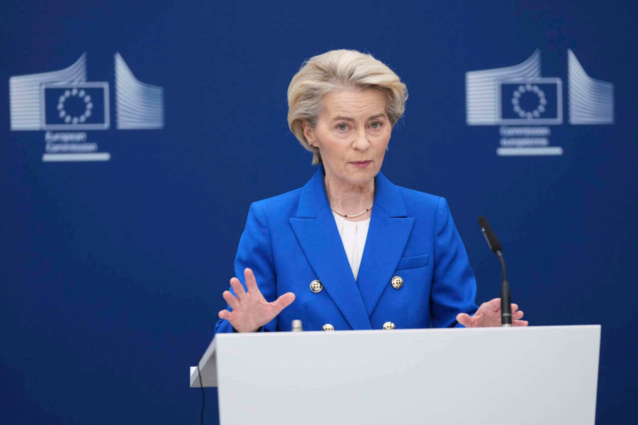Trump minaccia dazi del 30% all’Ue, Ursula von der Leyen: «Pronti a negoziare, ma anche a reagire» Trump minaccia dazi del 30% all’Ue, Ursula von der Leyen: «Pronti a negoziare, ma anche a reagire»
