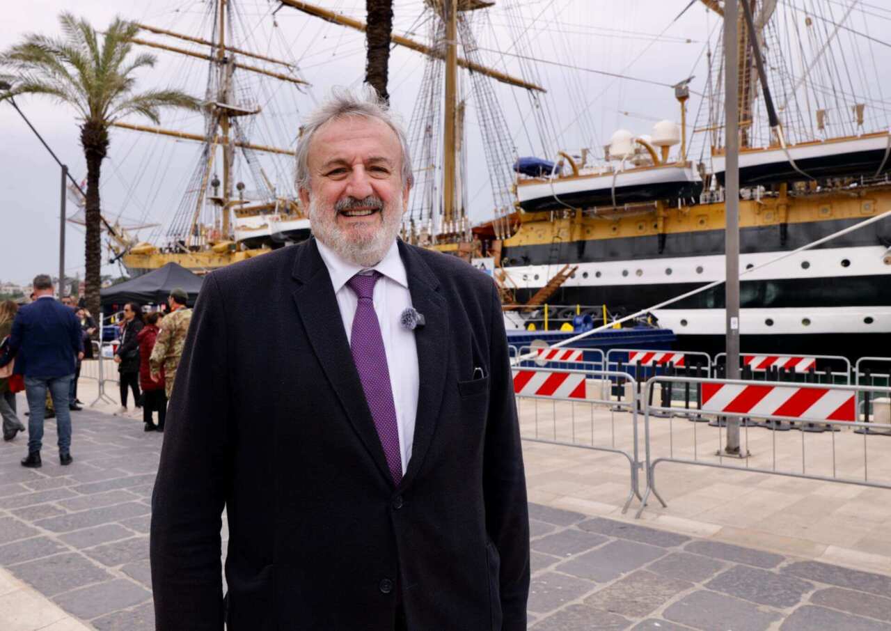 Brindisi, Emiliano al convegno sulla disabilità sull’Amerigo Vespucci: «Serve dialogo e lealtà» – VIDEO