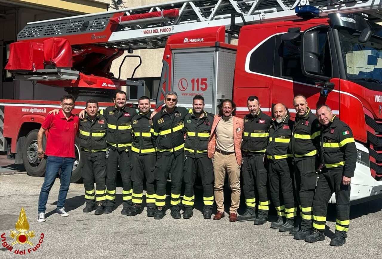 CasaBari e Igor Protti in visita dai vigili del fuoco: «Grazie per il vostro quotidiano impegno» – FOTO CasaBari e Igor Protti in visita dai vigili del fuoco: «Grazie per il vostro quotidiano impegno» – FOTO
