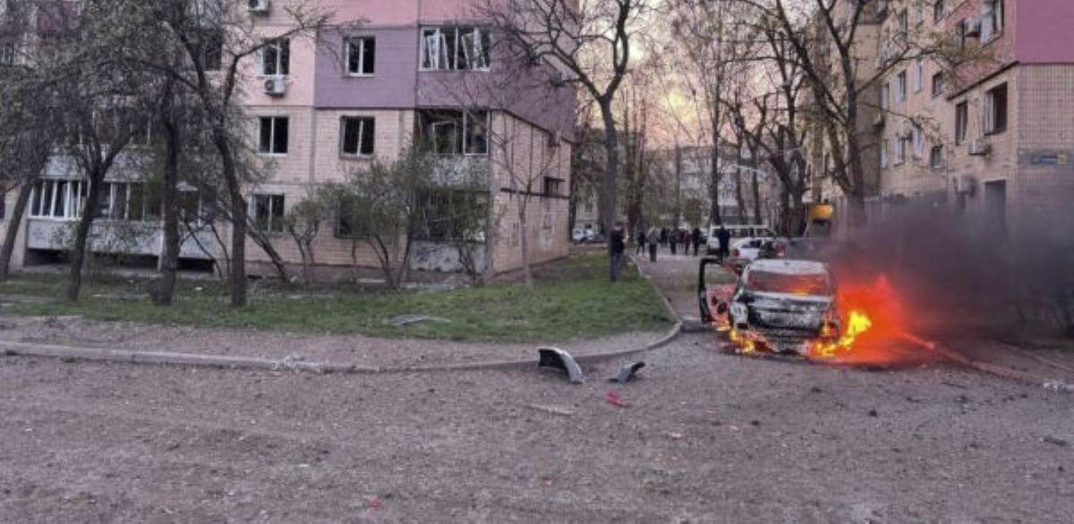Ucraina, attacco russo su Kryvyi Rih: 19 vittime. Zelensky: «Mosca non vuole cessate il fuoco»