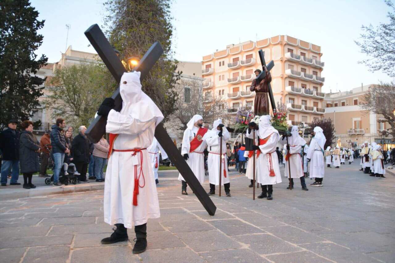 Tra fede, cultura e tradizione: entrano nel vivo i riti della Settimana Santa in Puglia