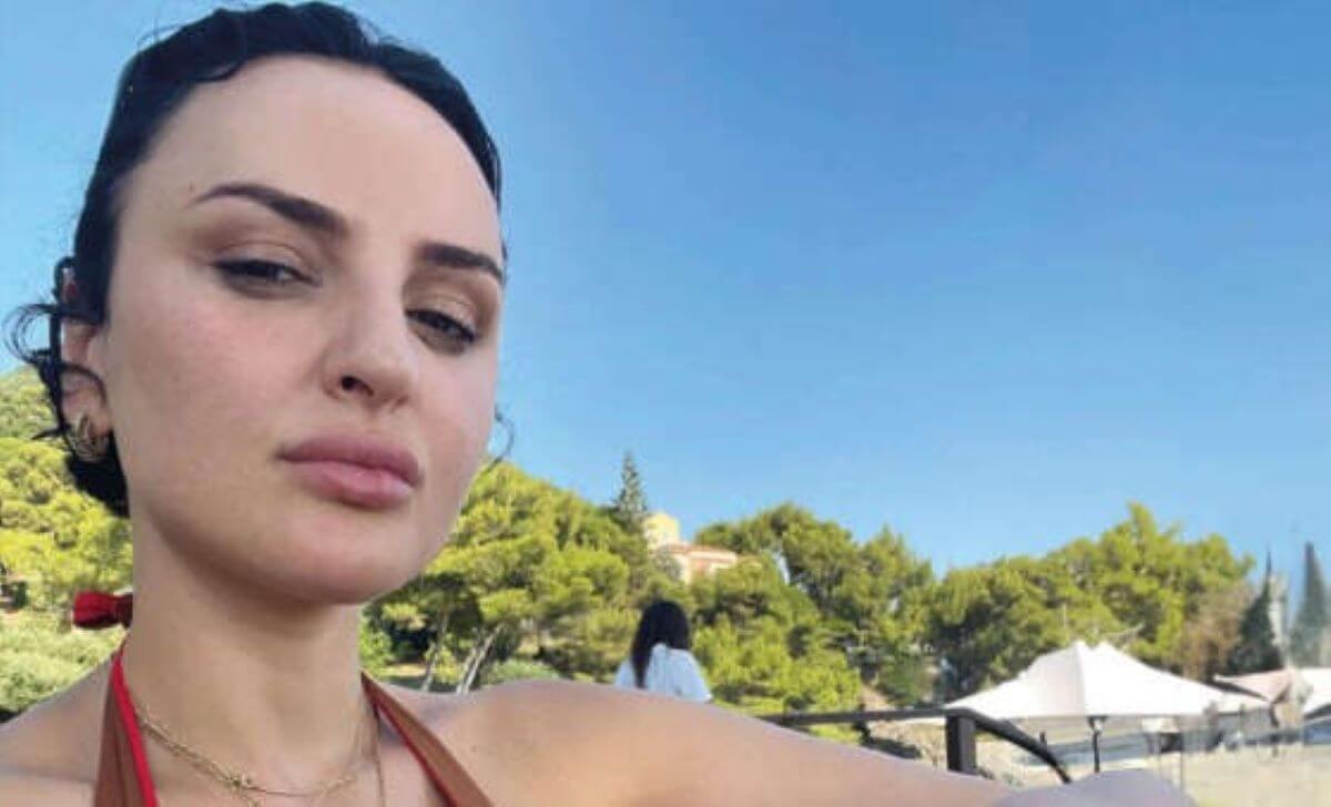 Quattro amori, altrettanti addii: non c’è pace nel cuore di Arisa. L’artista lucana è di nuovo single