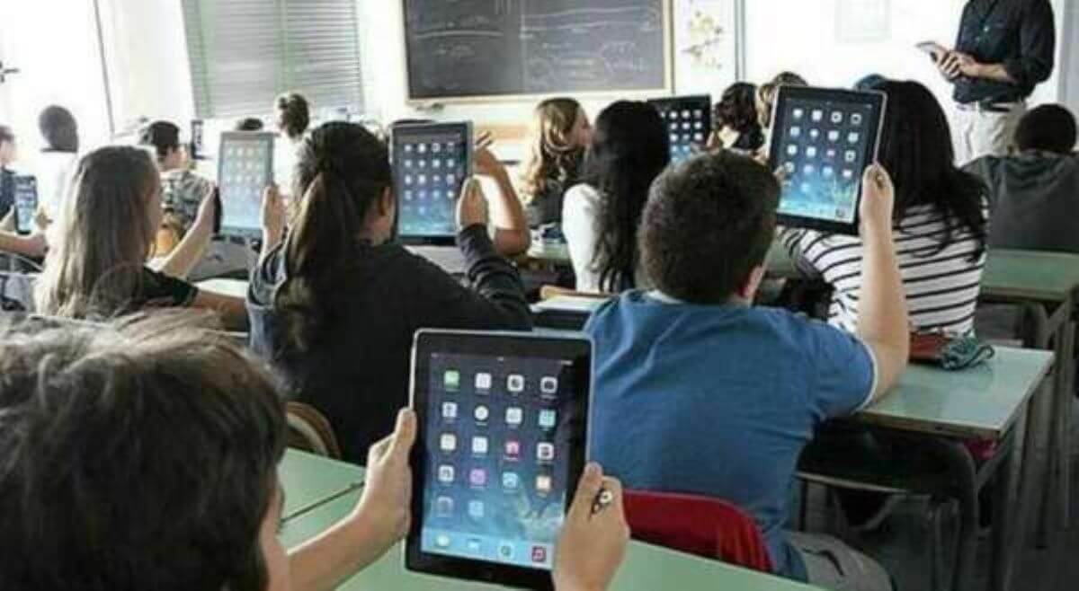 Valle d’Aosta, studenti rubano la password del registro elettronico e si alzano i voti: identificati