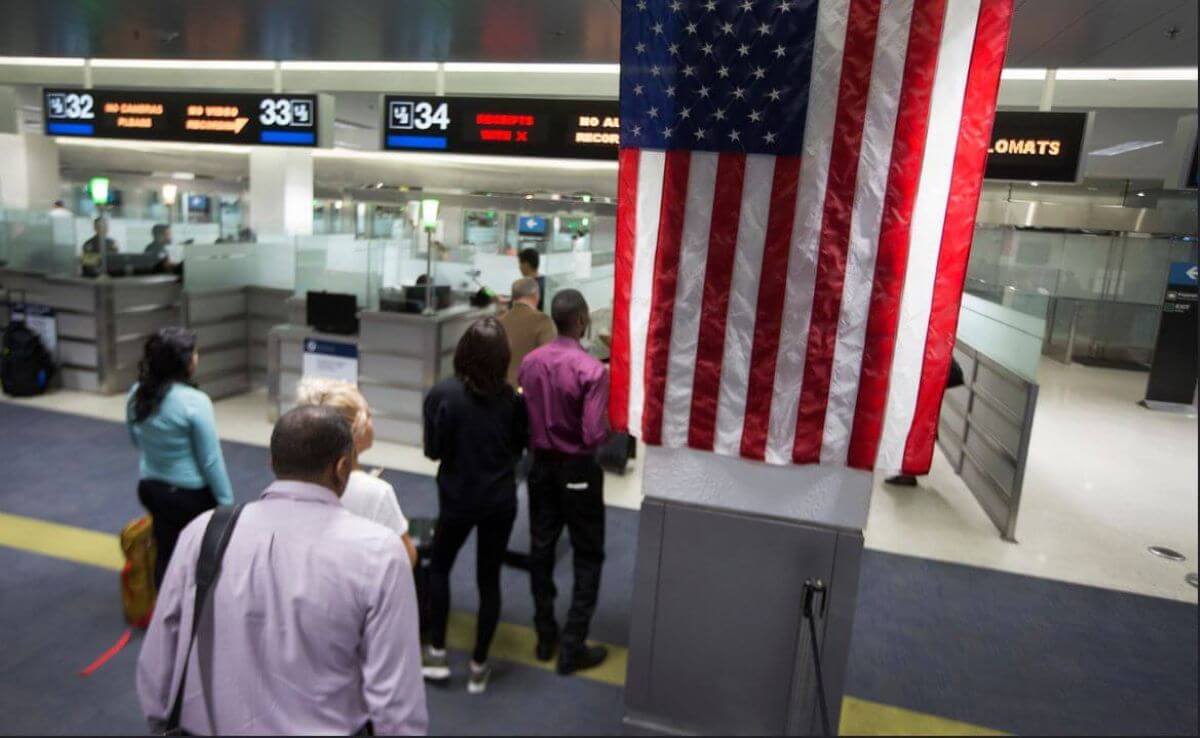 Le politiche di Trump minacciano il turismo: con i dazi diminuiscono i viaggiatori dall’Europa