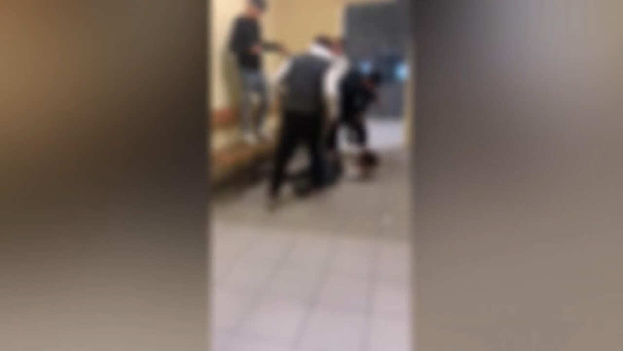 Galatina, pestarono 16enne tunisino in stazione e pubblicarono il video sui social: chiesto il processo per 8 minorenni Galatina, pestarono 16enne tunisino in stazione e pubblicarono il video sui social: chiesto il processo per 8 minorenni