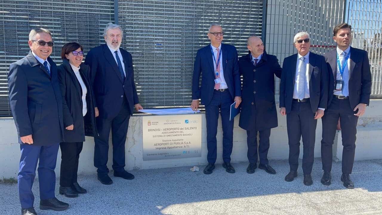 Brindisi, via ai lavori per l’ampliamento dell’Aeroporto del Salento: «Più sicuro e moderno» – VIDEO Brindisi, via ai lavori per l’ampliamento dell’Aeroporto del Salento: «Più sicuro e moderno» – VIDEO