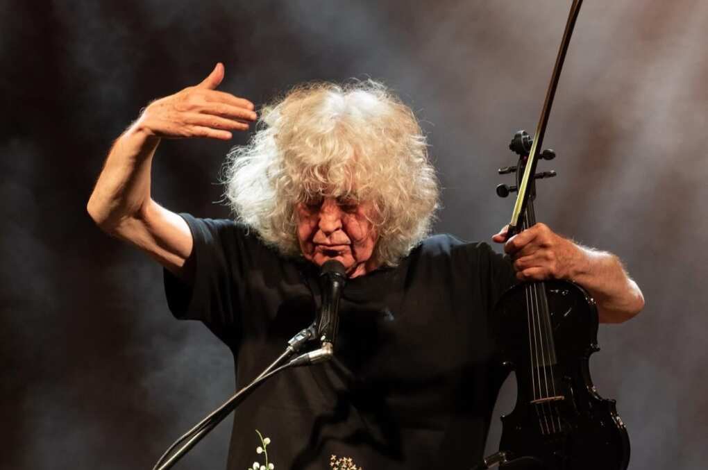 “Il Cantico”, Branduardi torna in tour: «La musica che mi fa incazzare? La trap» – L’INTERVISTA “Il Cantico”, Branduardi torna in tour: «La musica che mi fa incazzare? La trap» – L’INTERVISTA