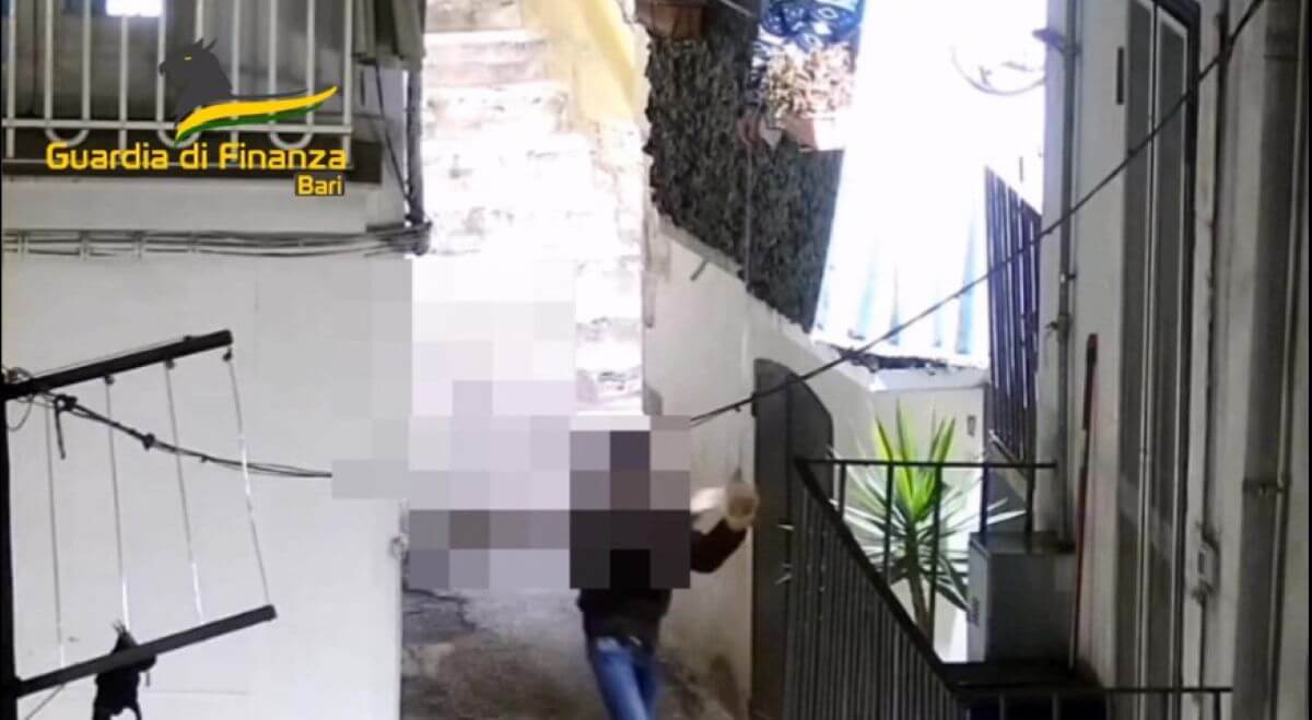 Mafia e droga nel Barese, gli ordini impartiti dal carcere: altri 8 arresti nel clan Misceo Mafia e droga nel Barese, gli ordini impartiti dal carcere: altri 8 arresti nel clan Misceo