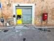 Bari, assalto al bancomat nella notte: fanno esplodere lo sportello e fuggono. Indaga la polizia