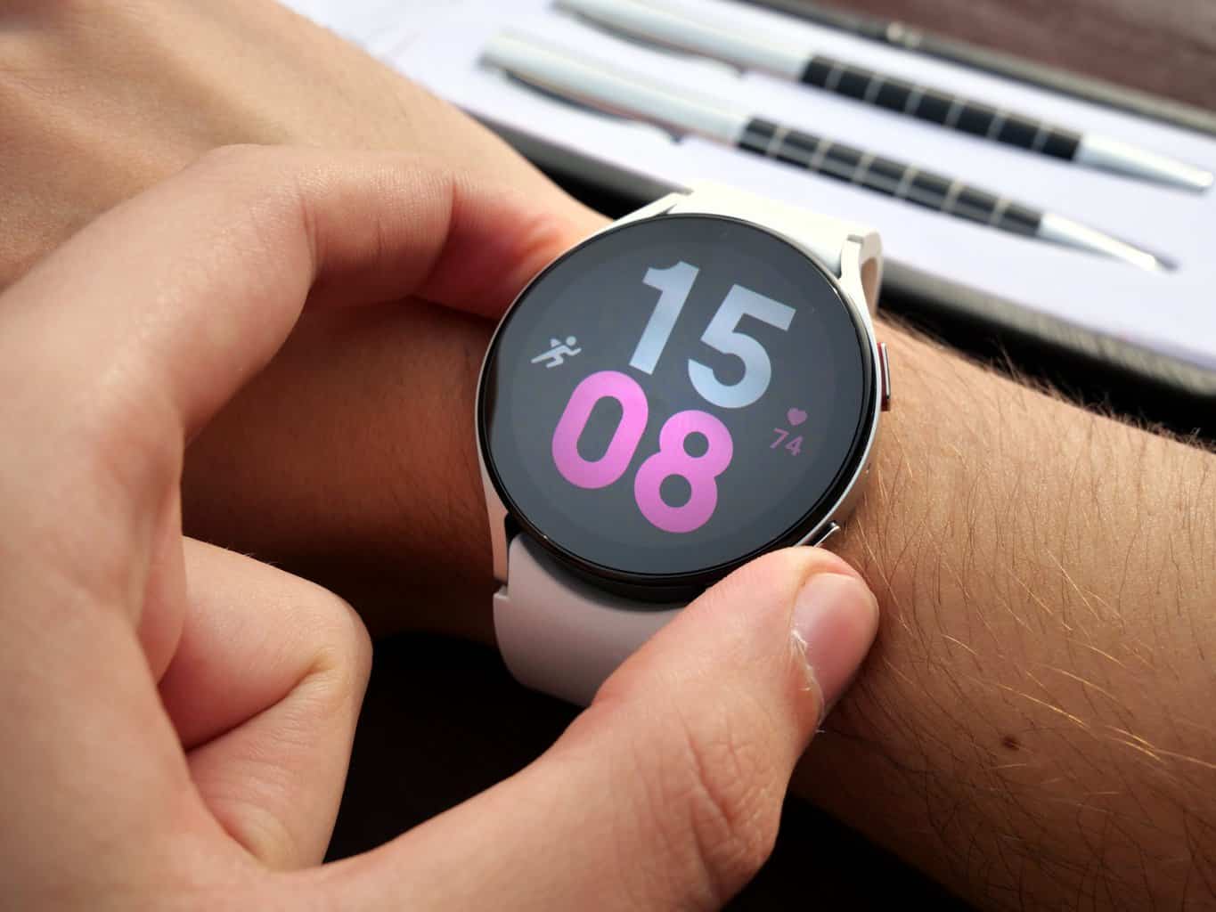 Treviso, bimbo di 4 anni manda in tilt centralini del 118 con smartwatch