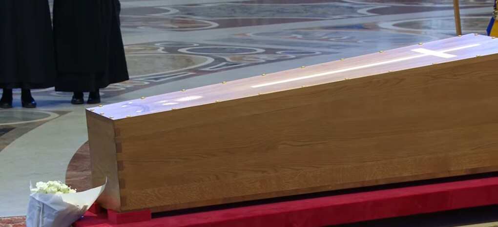 L’addio al Papa, i funerali a San Pietro e l’arrivo a Santa Maria Maggiore – VIDEO L’addio al Papa, i funerali a San Pietro e l’arrivo a Santa Maria Maggiore – VIDEO