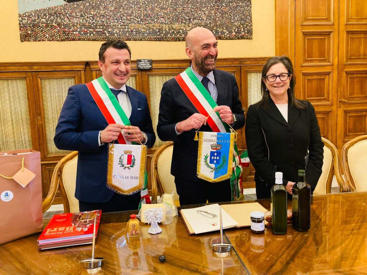 Bari e Missanello unite nel segno di San Nicola e dell’Acquedotto Pugliese: siglato il gemellaggio – FOTO Bari e Missanello unite nel segno di San Nicola e dell’Acquedotto Pugliese: siglato il gemellaggio – FOTO