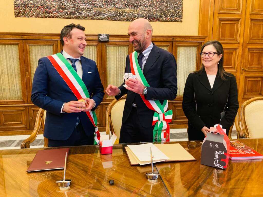 Bari e Missanello unite nel segno di San Nicola e dell’Acquedotto Pugliese: siglato il gemellaggio – FOTO Bari e Missanello unite nel segno di San Nicola e dell’Acquedotto Pugliese: siglato il gemellaggio – FOTO