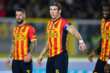 Serie A, il Lecce in campo a Bergamo con una maglia senza stemmi: «È la partita dei valori calpestati»