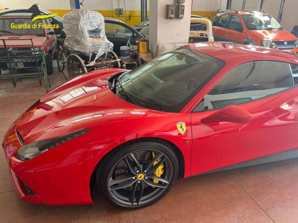 Bancarotta fraudolenta tra Puglia e Lombardia, confiscati beni per 2 mln: anche auto e case di lusso – VIDEO Bancarotta fraudolenta tra Puglia e Lombardia, confiscati beni per 2 mln: anche auto e case di lusso – VIDEO
