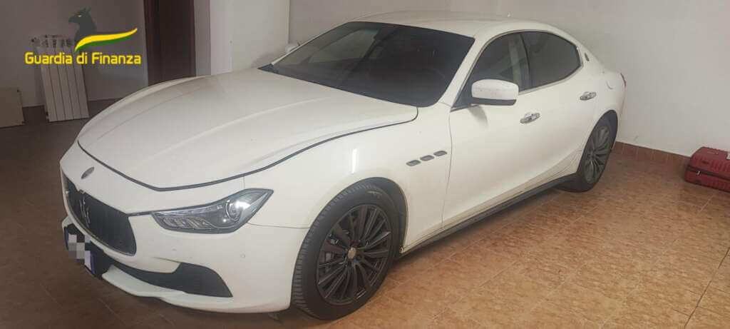 Bancarotta fraudolenta tra Puglia e Lombardia, confiscati beni per 2 mln: anche auto e case di lusso – VIDEO Bancarotta fraudolenta tra Puglia e Lombardia, confiscati beni per 2 mln: anche auto e case di lusso – VIDEO