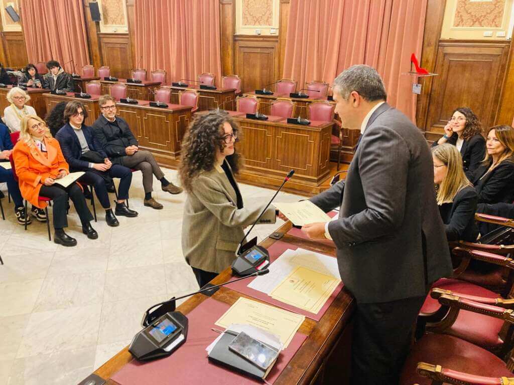 Bari premia l’eccellenza, consegnate 124 borse di studio a diplomati e laureati meritevoli – FOTO