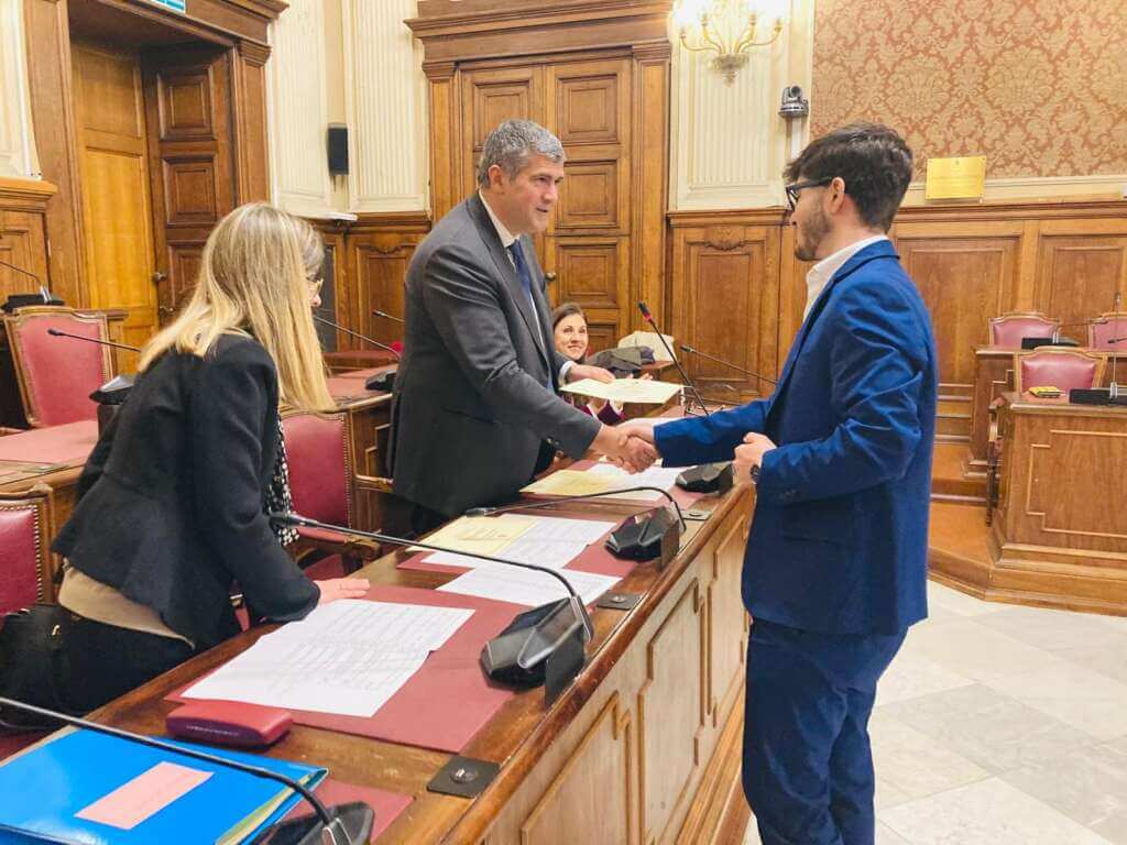 Bari premia l’eccellenza, consegnate 124 borse di studio a diplomati e laureati meritevoli – FOTO