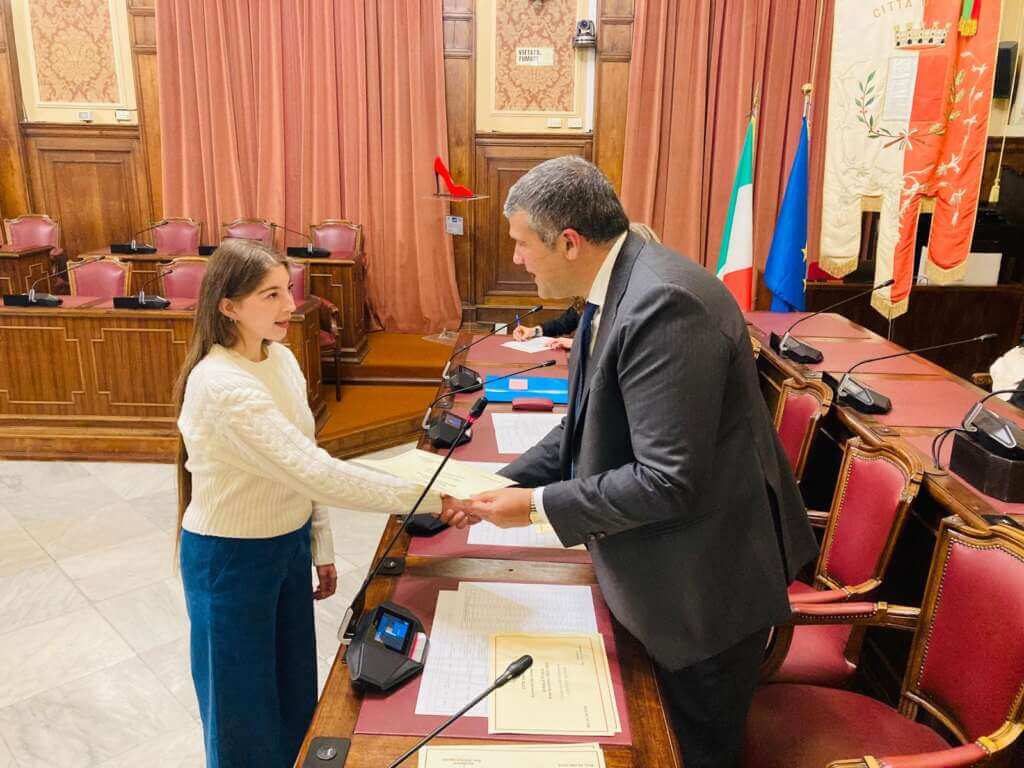 Bari premia l’eccellenza, consegnate 124 borse di studio a diplomati e laureati meritevoli – FOTO