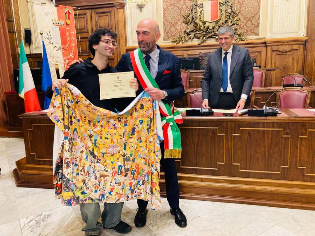 Bari premia l’eccellenza, consegnate 124 borse di studio a diplomati e laureati meritevoli – FOTO