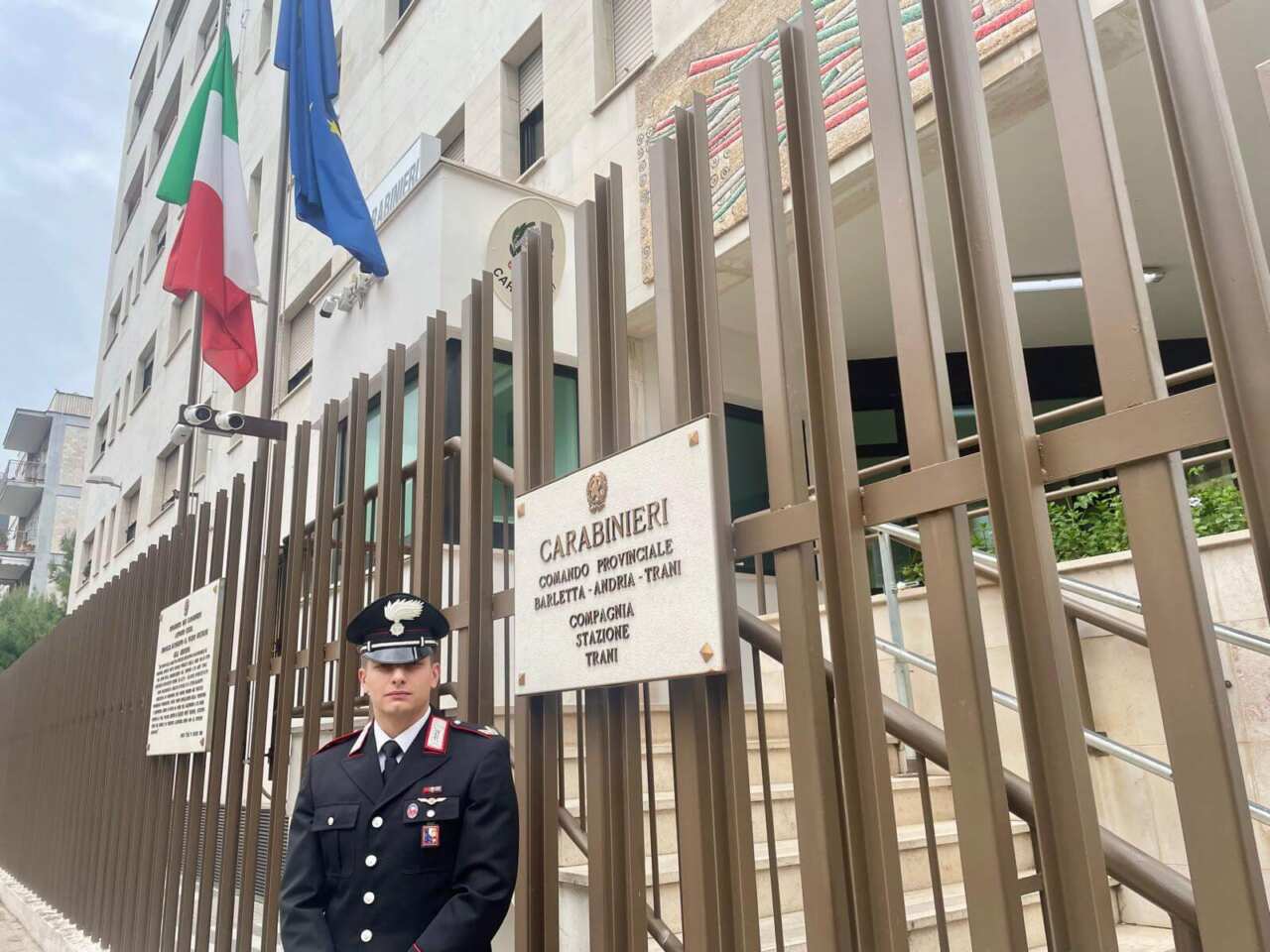 Trani, 60enne ha un infarto in Tribunale: salvato da un giovane sottufficiale dei carabinieri – VIDEO